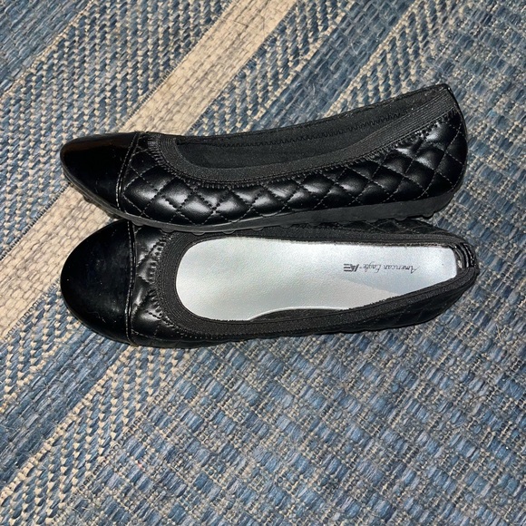 American Eagle by Payless Black Quilted Kids Dress Flats - Picture 2 of 3